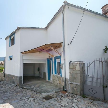 Вілла Spiti Ena Theologos  Екстер'єр фото